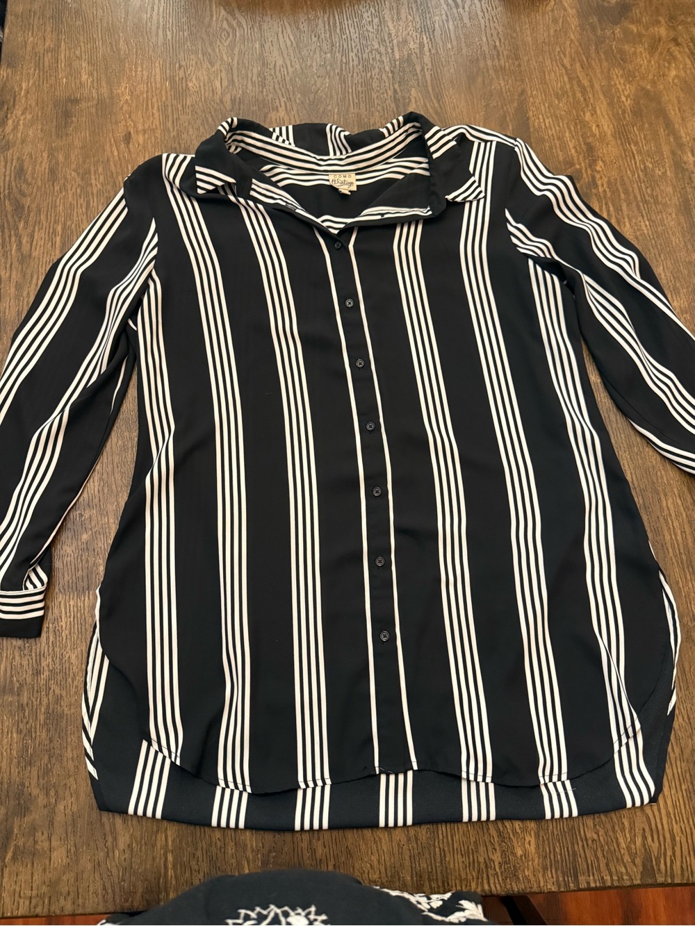 Como Vintage Black and White Vertical Stripe Button-Down Shirt